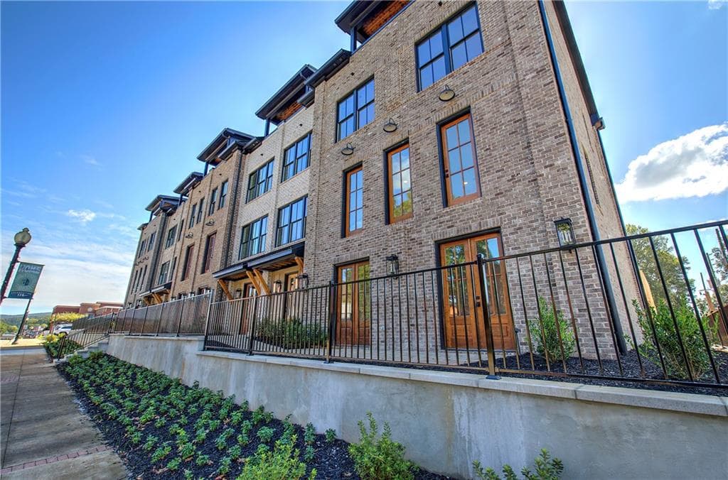 3 bedroom, 4 bathroom, 2,411 sq ft townhouse for sale at 178 W Main Street 205, Cartersville, GA 30120 — photo 4