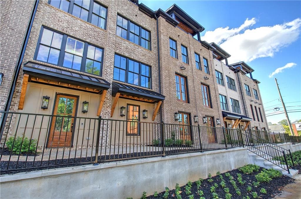 3 bedroom, 4 bathroom, 2,411 sq ft townhouse for sale at 178 W Main Street 205, Cartersville, GA 30120 — photo 8