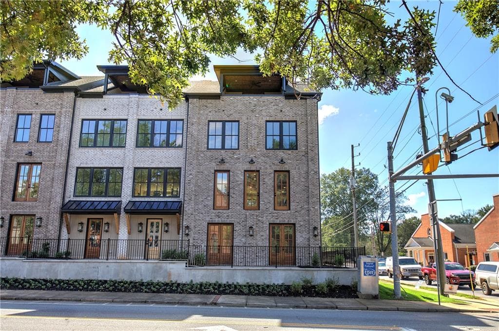 3 bedroom, 4 bathroom, 2,411 sq ft townhouse for sale at 178 W Main Street 205, Cartersville, GA 30120 — photo 9