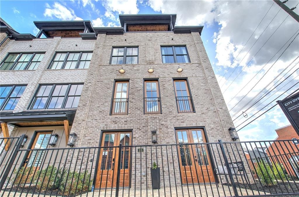 3 bedroom, 4 bathroom, 2,411 sq ft townhouse for sale at 178 Main Street 204, Cartersville, GA 30120 — photo 2