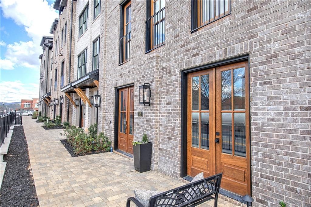 3 bedroom, 4 bathroom, 2,411 sq ft townhouse for sale at 178 Main Street 204, Cartersville, GA 30120 — photo 4
