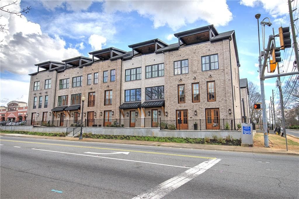 3 bedroom, 4 bathroom, 2,411 sq ft townhouse for sale at 178 Main Street 204, Cartersville, GA 30120 — photo 5