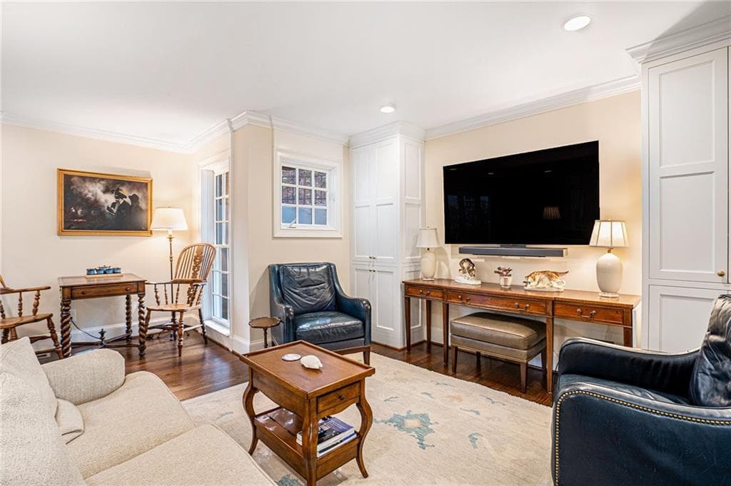4 bedroom, 5 bathroom, 3,575 sq ft single family residence for rent at 575 Peachtree Battle Avenue, Atlanta, GA 30305 for $9,500 a month — photo 4