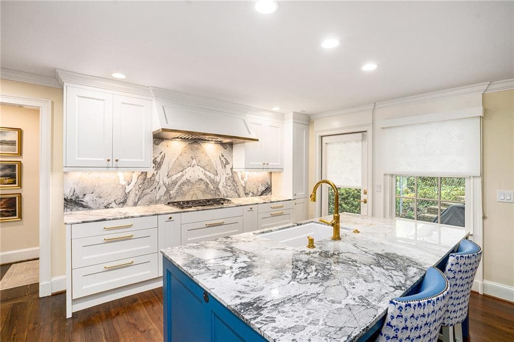4 bedroom, 5 bathroom, 3,575 sq ft single family residence for rent at 575 Peachtree Battle Avenue, Atlanta, GA 30305 for $9,500 a month — photo 6