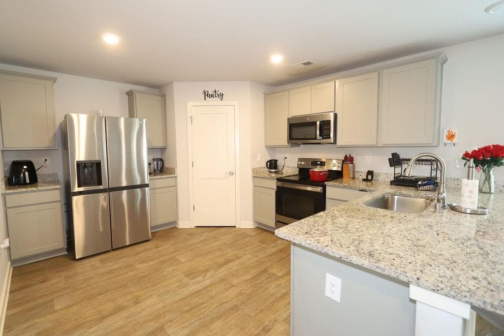 5 bedroom, 3 bathroom, 2,346 sq ft single family residence under contract at 52 Cowpen Court, Covington, GA 30014 — photo 6