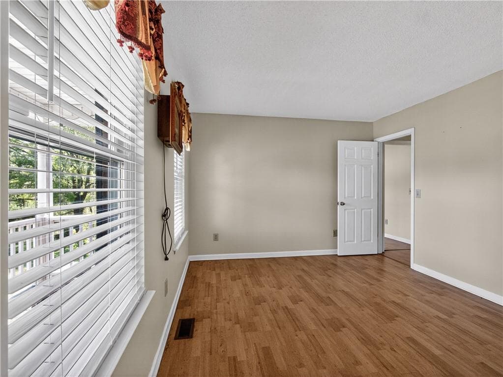5 bedroom, 3 bathroom, 2,540 sq ft single family residence for sale at 41 Terrace Court, Chatsworth, GA 30705 — photo 5