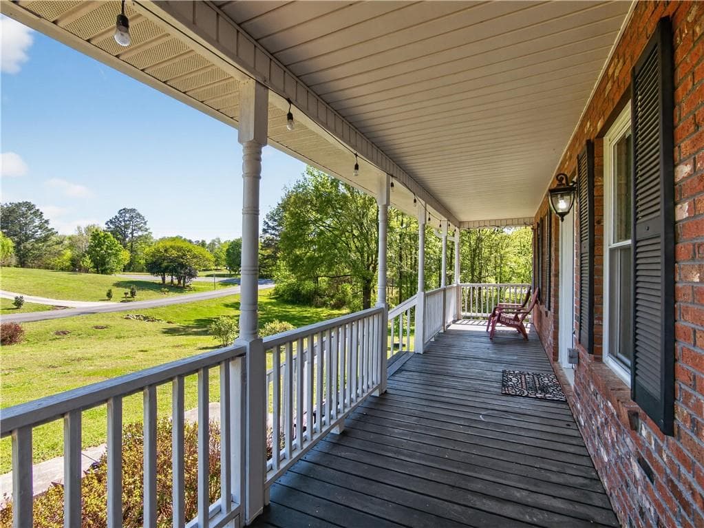5 bedroom, 3 bathroom, 2,540 sq ft single family residence for sale at 41 Terrace Court, Chatsworth, GA 30705 — photo 3