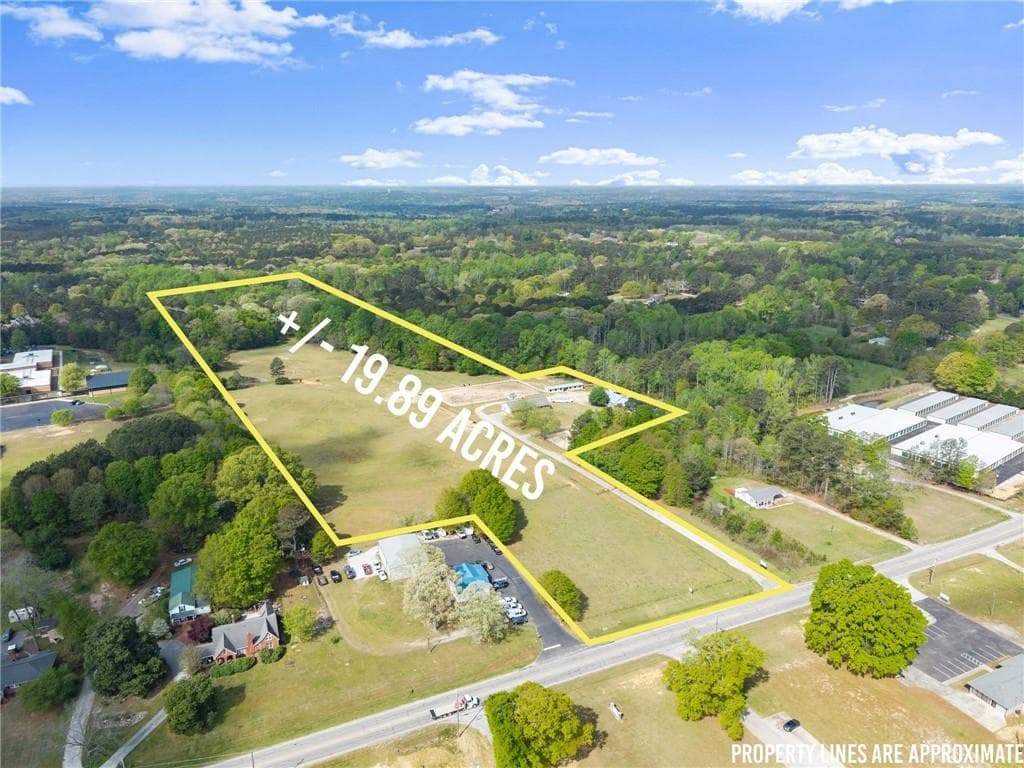 4 bedroom, 3 bathroom, 1,832 sq ft single family residence for sale at 2200 Highway 81, Loganville, GA 30052