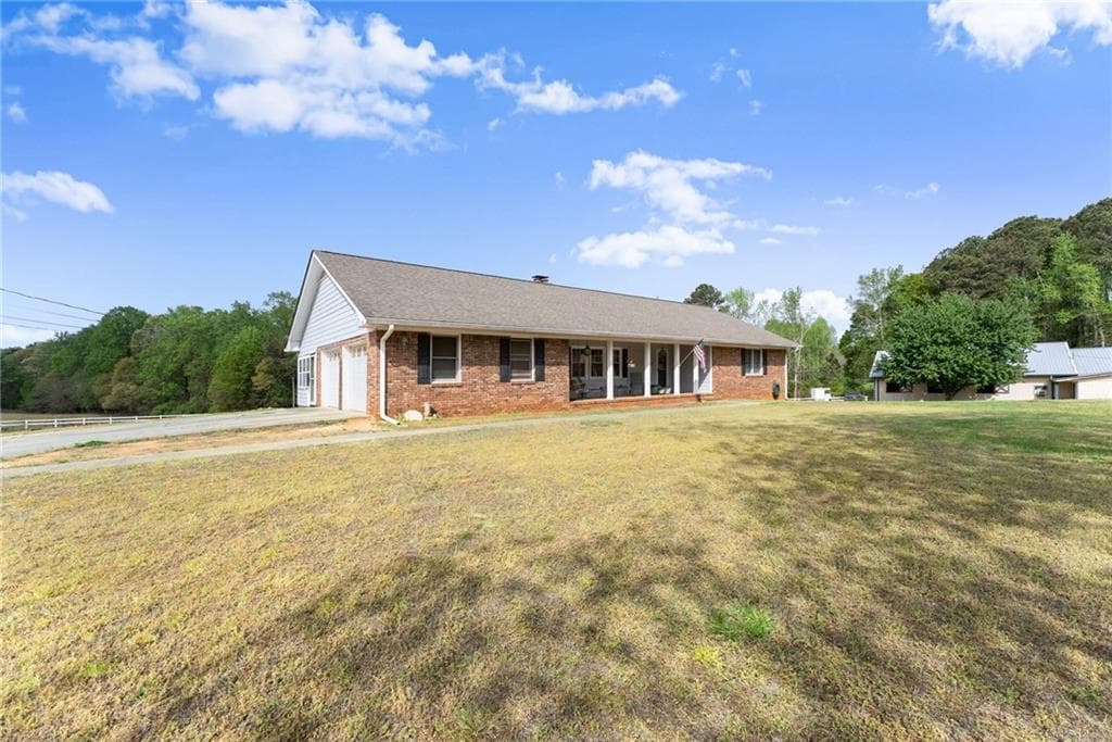 4 bedroom, 3 bathroom, 1,832 sq ft single family residence for sale at 2200 Highway 81, Loganville, GA 30052 — photo 2