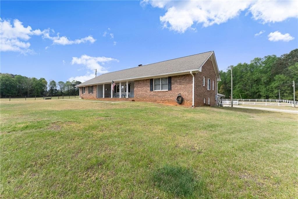 4 bedroom, 3 bathroom, 1,832 sq ft single family residence for sale at 2200 Highway 81, Loganville, GA 30052 — photo 4