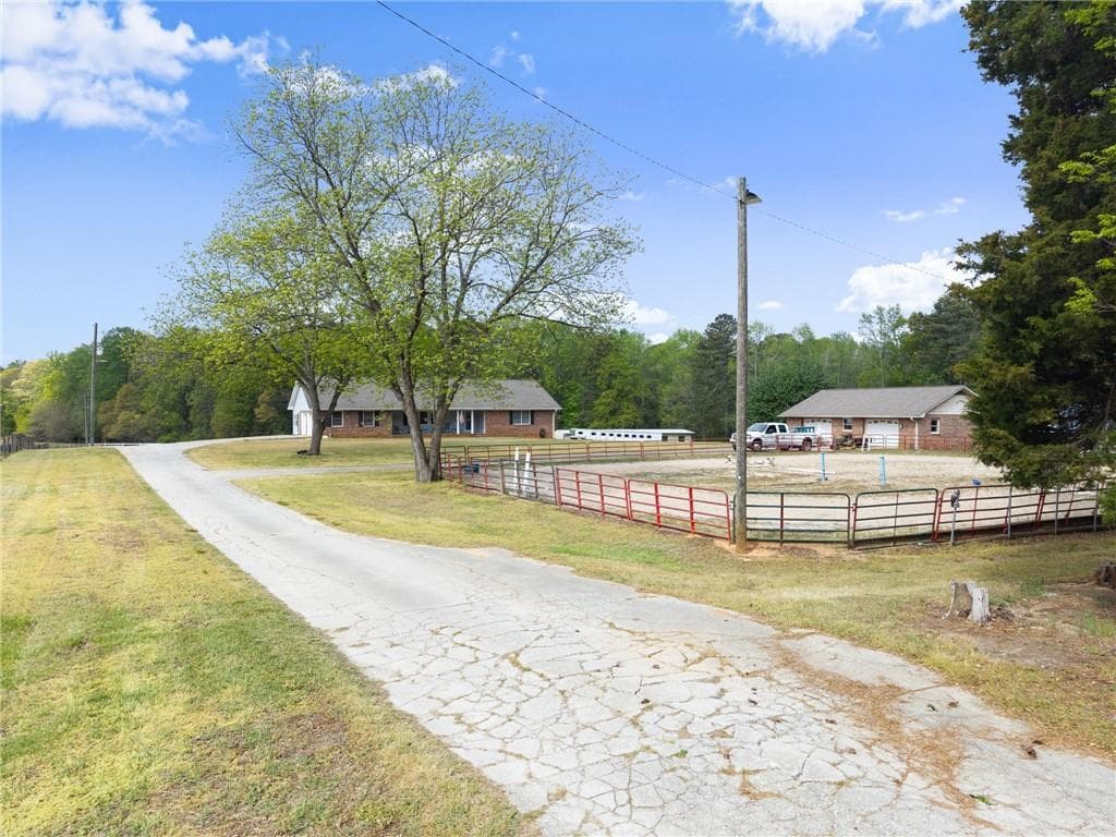 4 bedroom, 3 bathroom, 1,832 sq ft single family residence for sale at 2200 Highway 81, Loganville, GA 30052 — photo 5