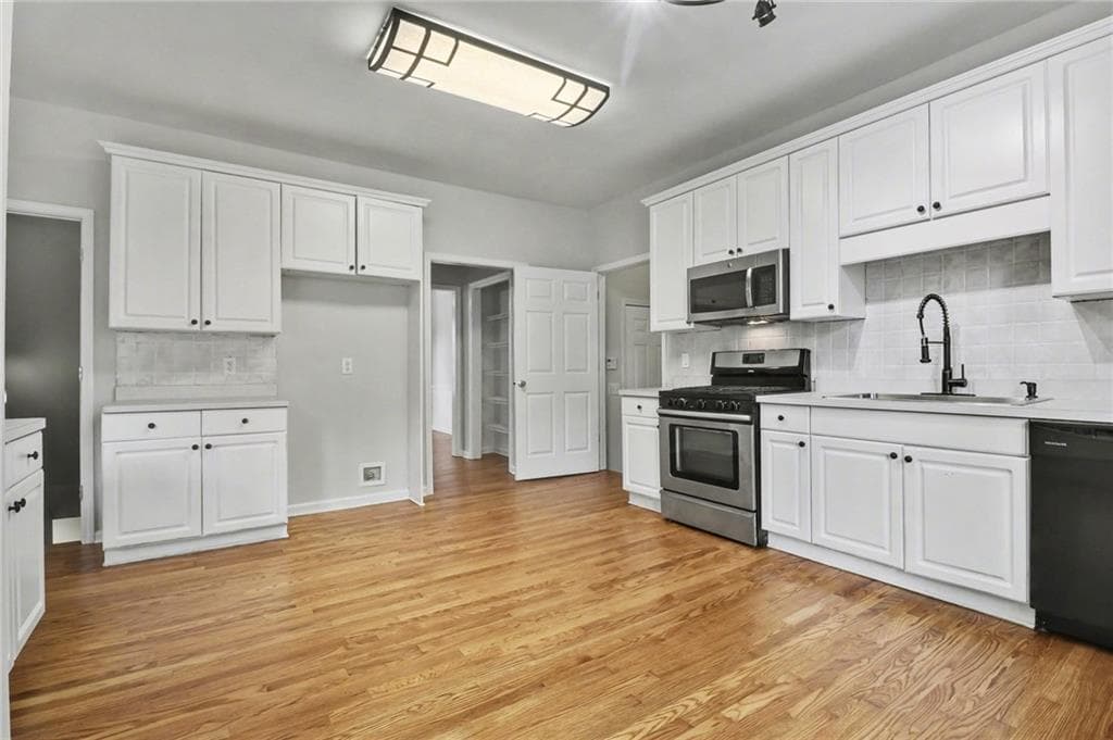 5 bedroom, 4 bathroom, 3,888 sq ft single family residence for sale at 3055 Heatherstone Drive, Cumming, GA 30041 — photo 10
