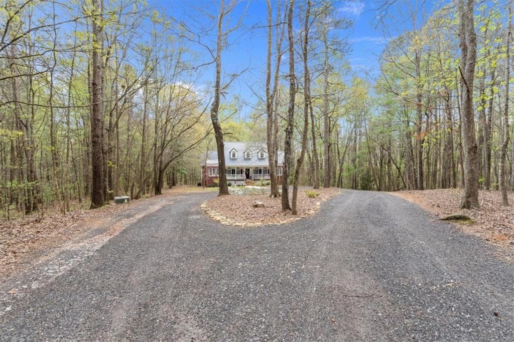 5 bedroom, 3 bathroom, 3,067 sq ft single family residence for sale at 301 Highway 5 East, Roopville, GA 30170 — photo 4