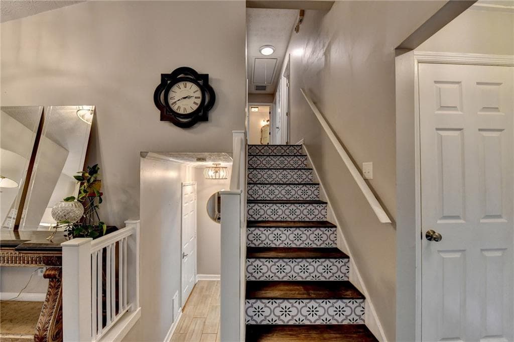 3 bedroom, 3 bathroom, 1,730 sq ft single family residence for sale at 4069 Keheley Glen Drive, Marietta, GA 30066 — photo 3
