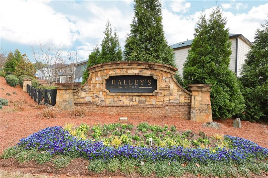 3 bedroom, 3 bathroom, 2,507 sq ft single family residence for sale at 1847 Azure Grove Court, Marietta, GA 30008 — photo 2