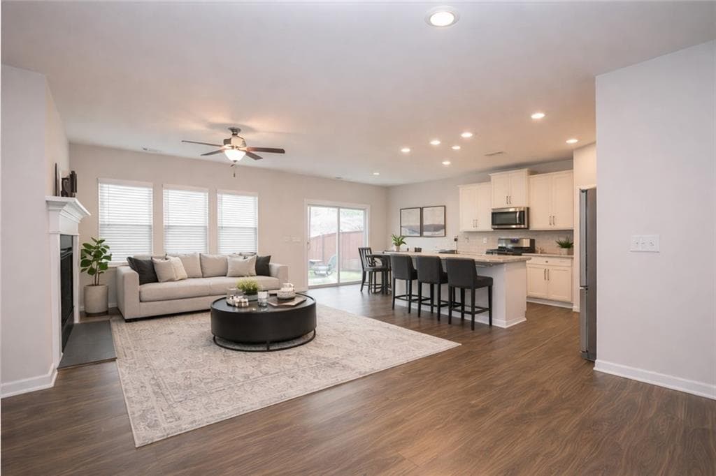 3 bedroom, 3 bathroom, 2,507 sq ft single family residence for sale at 1847 Azure Grove Court, Marietta, GA 30008 — photo 9