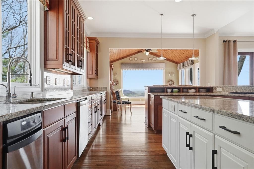 5 bedroom, 5 bathroom, 5,530 sq ft single family residence for sale at 1021 Falcon Heights, Big Canoe, GA 30143 — photo 8