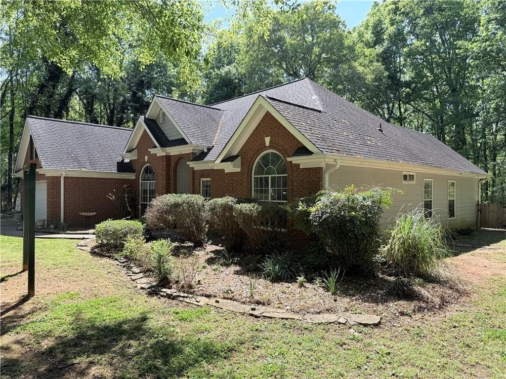 3 bedroom, 2 bathroom, 2,024 sq ft single family residence under contract at 170 Gibson Way, Covington, GA 30016 — photo 2