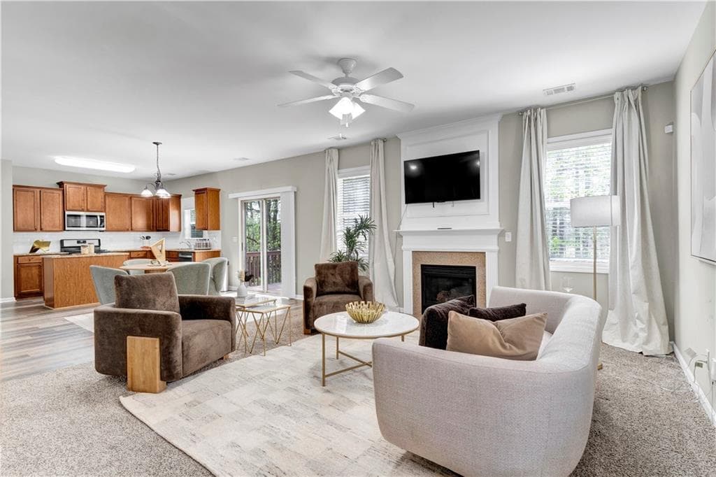 3 bedroom, 3 bathroom, 2,124 sq ft single family residence under contract at 2501 Redbud Meadow Lane, Douglasville, GA 30135 — photo 4