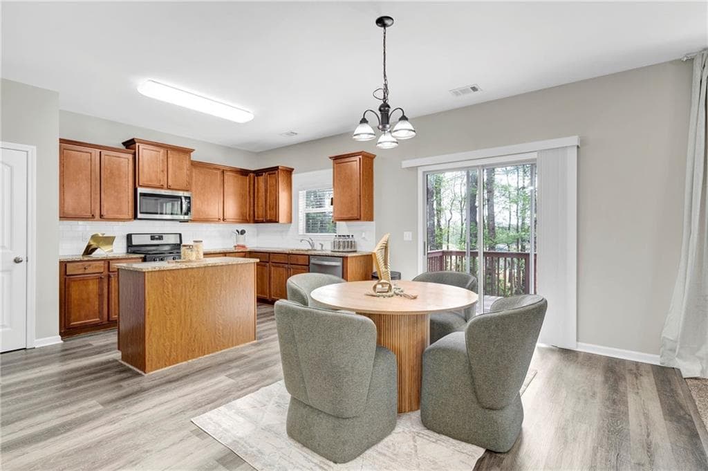 3 bedroom, 3 bathroom, 2,124 sq ft single family residence under contract at 2501 Redbud Meadow Lane, Douglasville, GA 30135 — photo 6