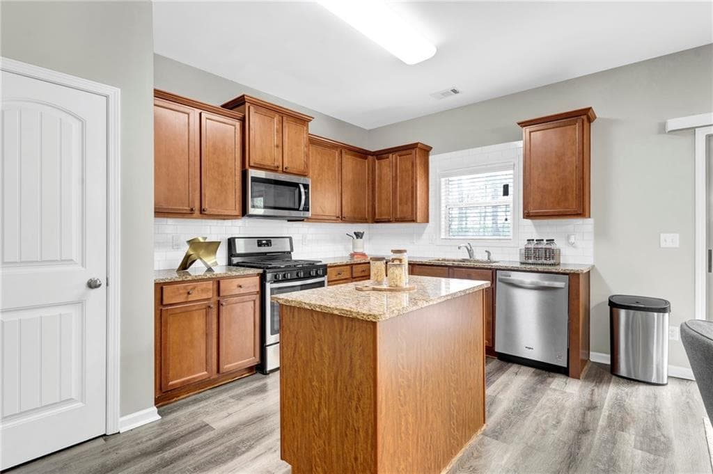 3 bedroom, 3 bathroom, 2,124 sq ft single family residence under contract at 2501 Redbud Meadow Lane, Douglasville, GA 30135 — photo 8