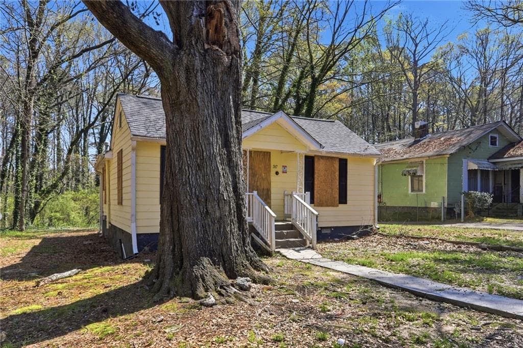3 bedroom, 1 bathroom, 1,194 sq ft single family residence under contract at 747 Gary Road, Atlanta, GA 30318 — photo 3