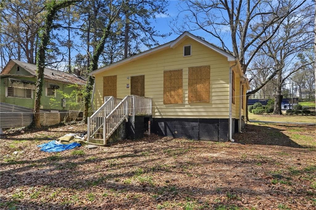 3 bedroom, 1 bathroom, 1,194 sq ft single family residence under contract at 747 Gary Road, Atlanta, GA 30318 — photo 5