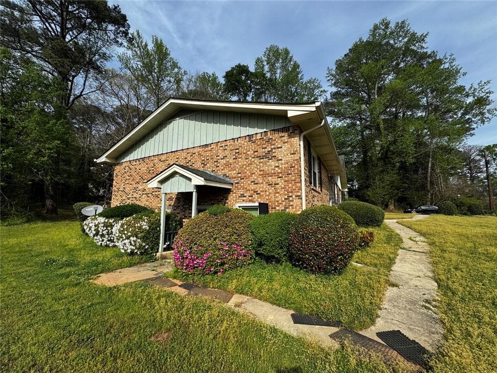 3 bedroom, 3 bathroom, 2,092 sq ft single family residence under contract at 5130 Lost Dutchman Drive, Lithonia, GA 30038 — photo 2