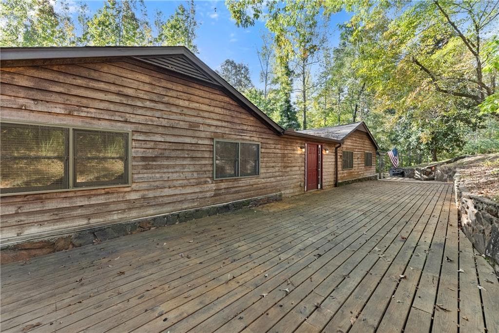 5 bedroom, 2 bathroom, 2,048 sq ft single family residence for sale at 773 Shorewood Circle, Toccoa, GA 30577 — photo 6