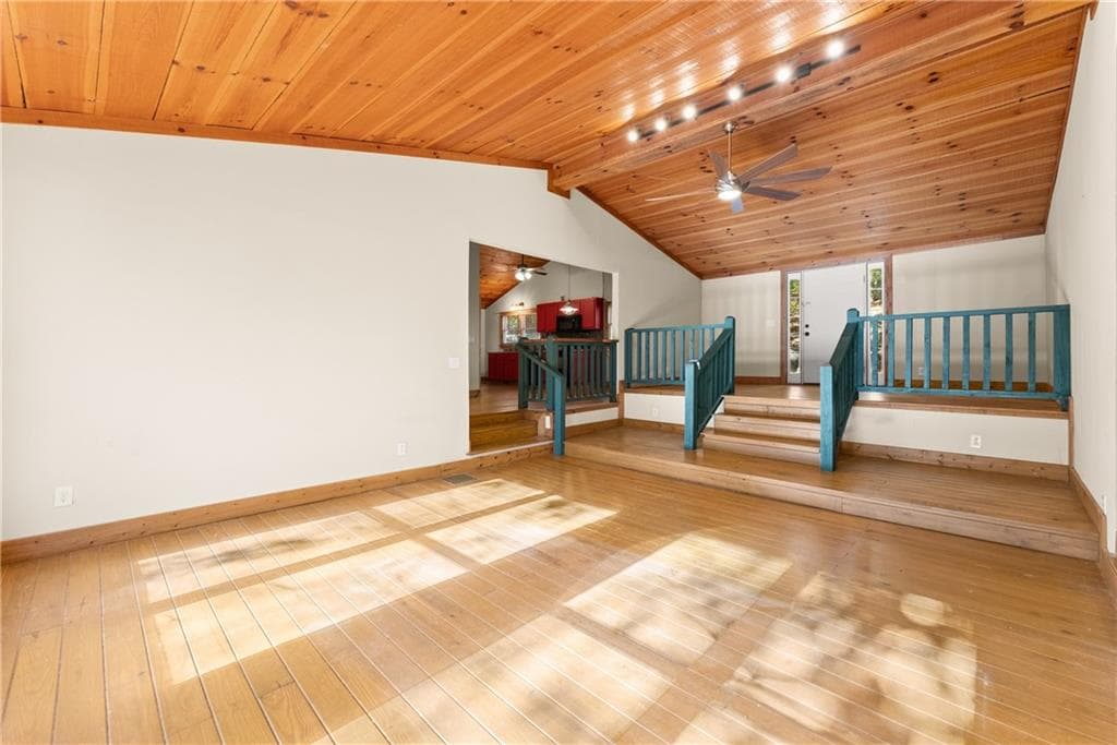5 bedroom, 2 bathroom, 2,048 sq ft single family residence for sale at 773 Shorewood Circle, Toccoa, GA 30577 — photo 9