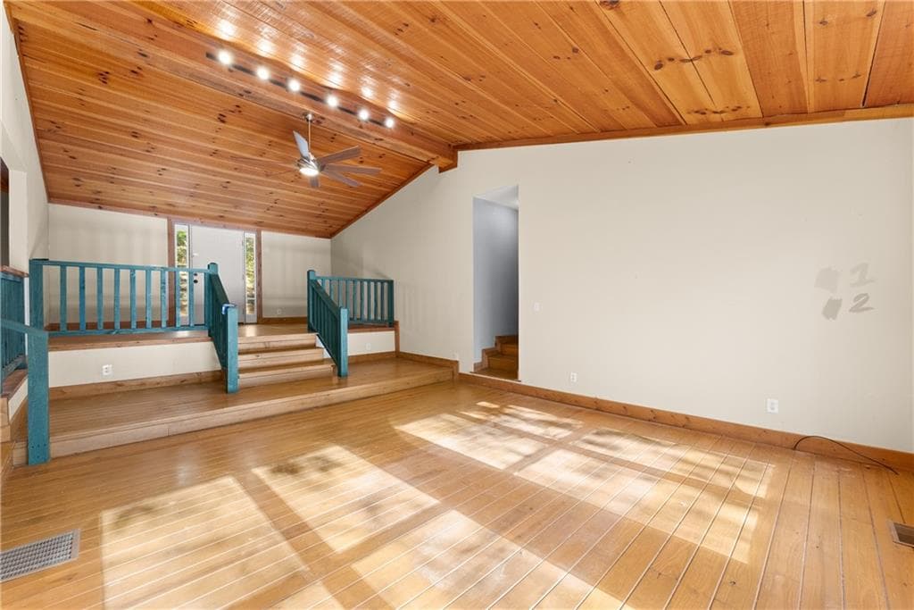 5 bedroom, 2 bathroom, 2,048 sq ft single family residence for sale at 773 Shorewood Circle, Toccoa, GA 30577 — photo 10