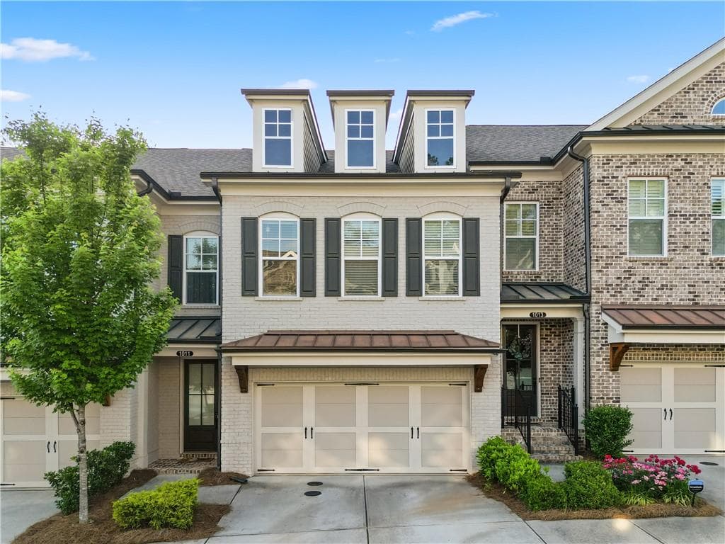 3 bedroom, 3 bathroom, 2,036 sq ft townhouse for sale at 1011 Towneship Way, Roswell, GA 30075 — photo 1 of 47