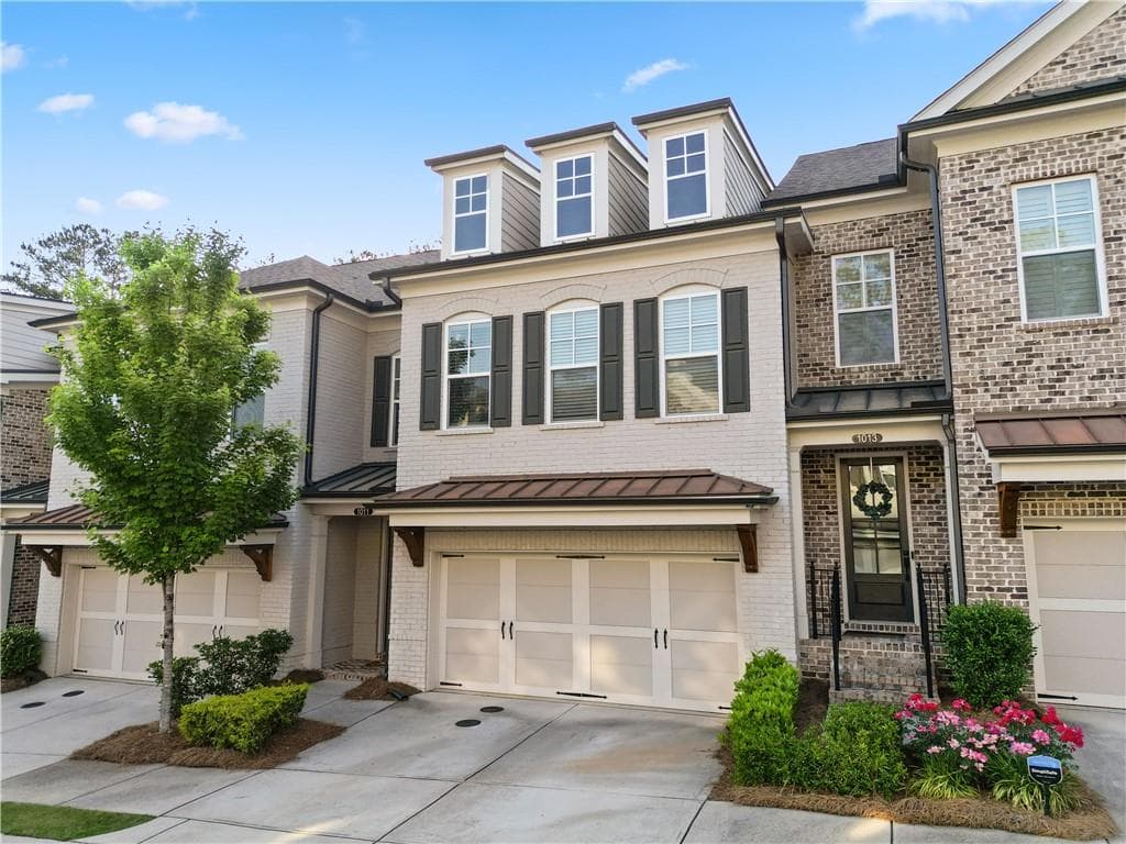 3 bedroom, 3 bathroom, 2,036 sq ft townhouse for sale at 1011 Towneship Way, Roswell, GA 30075 — photo 2