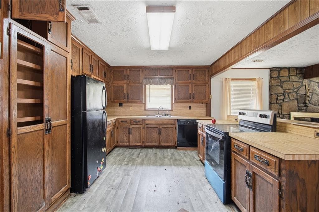 3 bedroom, 2 bathroom, 1,373 sq ft single family residence under contract at 2521 Fairview Road, Covington, GA 30016 — photo 5