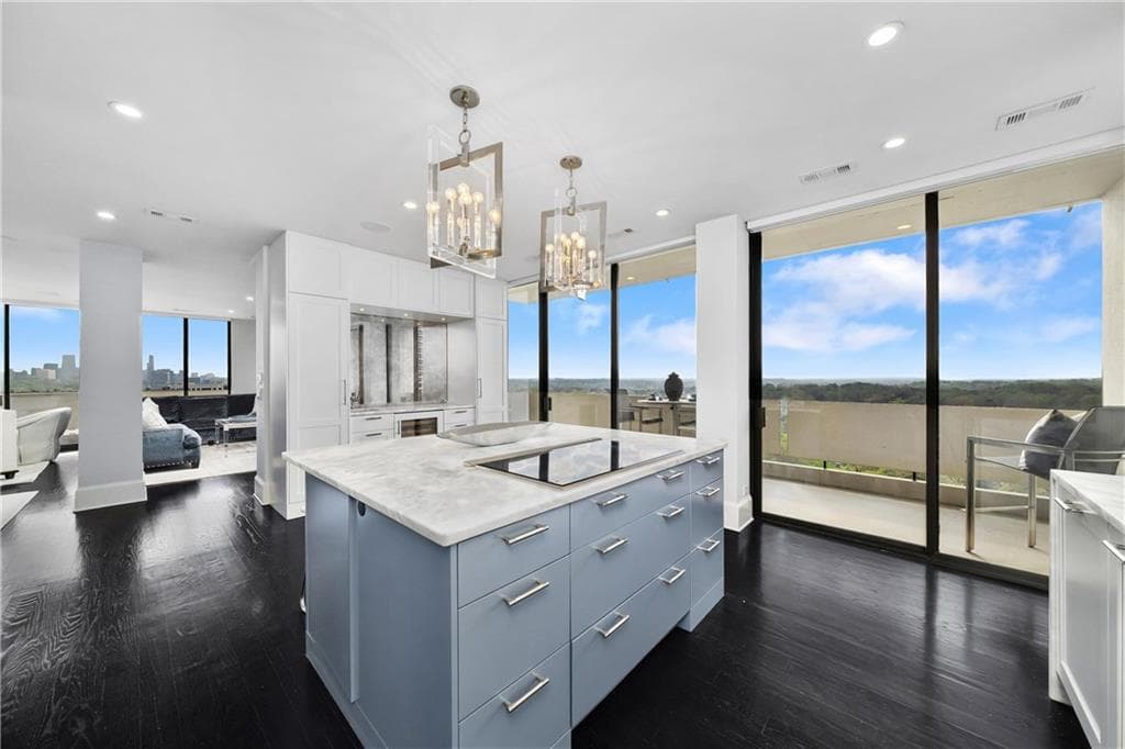 2 bedroom, 3 bathroom, 2,838 sq ft condominium for sale at 2575 Peachtree Road 22CD, Atlanta, GA 30305 — photo 8