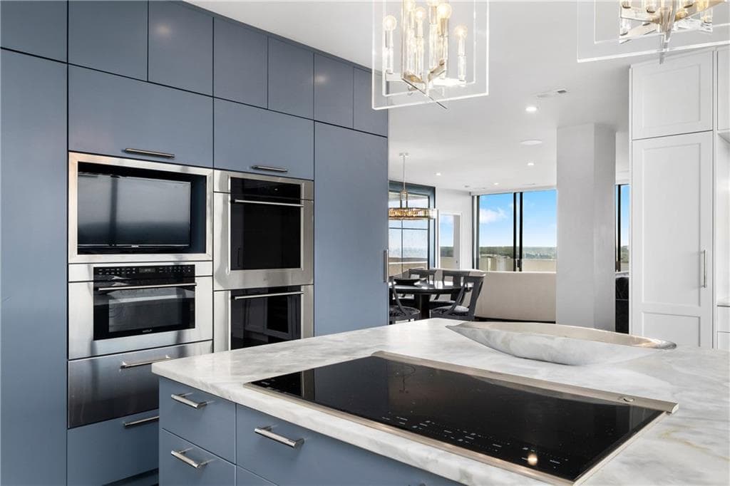 2 bedroom, 3 bathroom, 2,838 sq ft condominium for sale at 2575 Peachtree Road 22CD, Atlanta, GA 30305 — photo 9