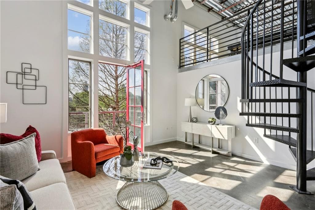 2 bedroom, 2 bathroom, 1,723 sq ft condominium under contract at 572 Edgewood Avenue 308, Atlanta, GA 30312 — photo 2
