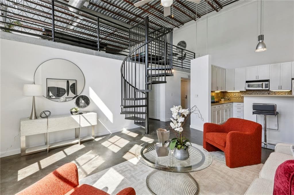 2 bedroom, 2 bathroom, 1,723 sq ft condominium under contract at 572 Edgewood Avenue 308, Atlanta, GA 30312 — photo 5