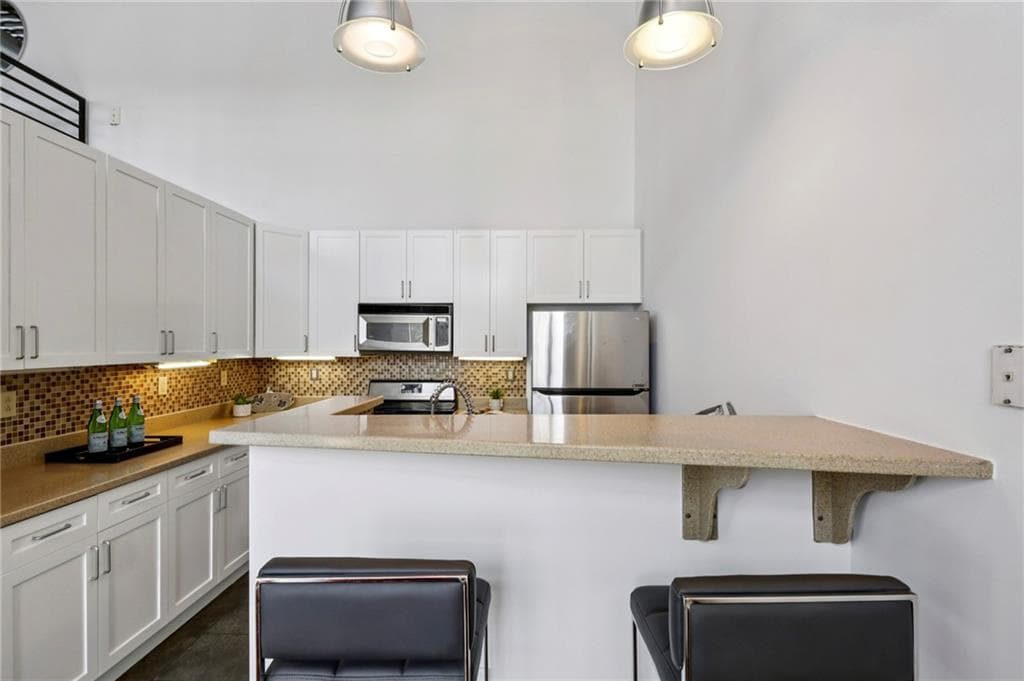 2 bedroom, 2 bathroom, 1,723 sq ft condominium under contract at 572 Edgewood Avenue 308, Atlanta, GA 30312 — photo 7