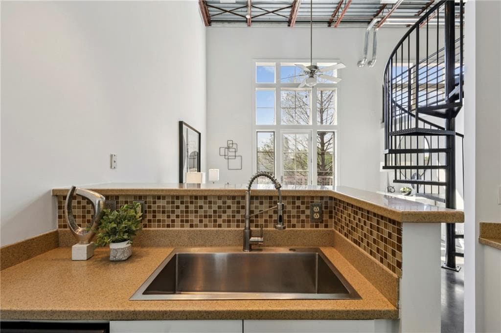 2 bedroom, 2 bathroom, 1,723 sq ft condominium under contract at 572 Edgewood Avenue 308, Atlanta, GA 30312 — photo 9