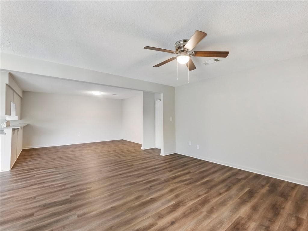 2 bedroom, 2 bathroom, 1,369 sq ft townhouse for sale at 605 Candler Street, Gainesville, GA 30501 — photo 5