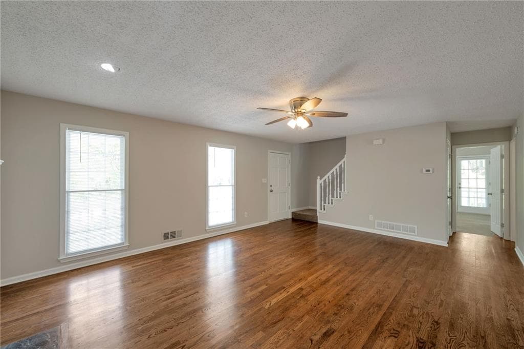 3 bedroom, 2 bathroom, 1,699 sq ft single family residence under contract at 252 Amber Way, Dallas, GA 30157 — photo 3
