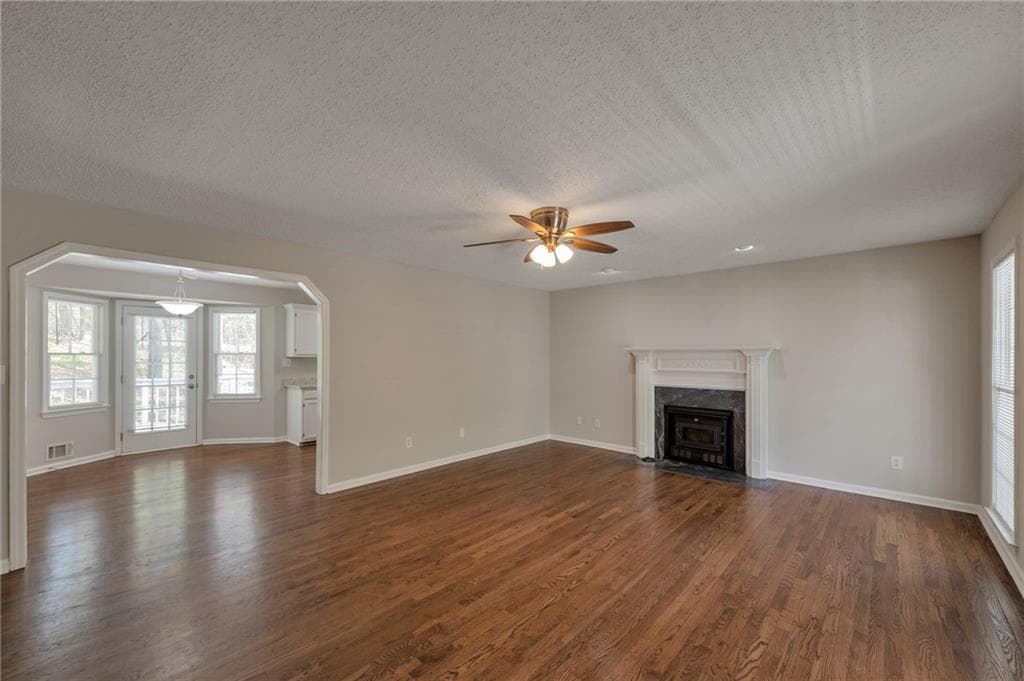 3 bedroom, 2 bathroom, 1,699 sq ft single family residence under contract at 252 Amber Way, Dallas, GA 30157 — photo 4