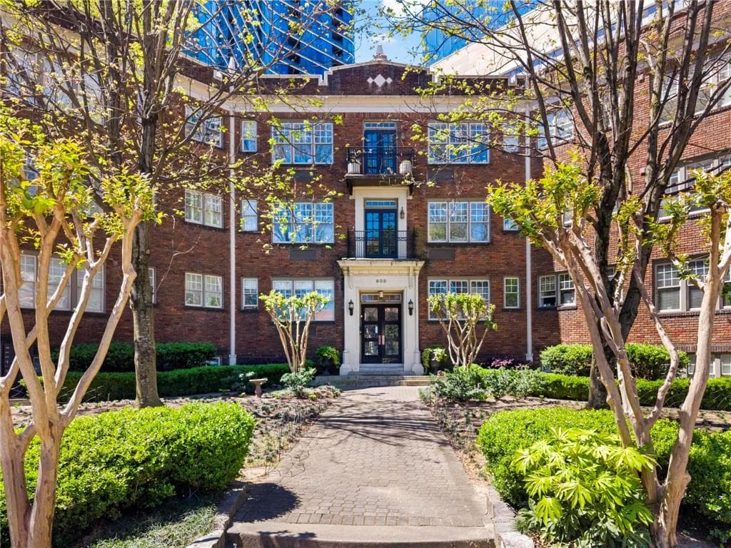 1 bedroom, 1 bathroom, 715 sq ft condominium for sale at 908 Juniper Street 207, Atlanta, GA 30309 — photo 2