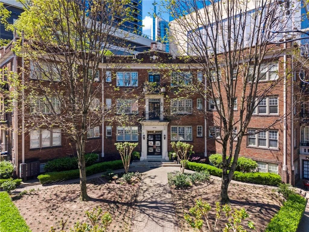 1 bedroom, 1 bathroom, 715 sq ft condominium for sale at 908 Juniper Street 207, Atlanta, GA 30309 — photo 3