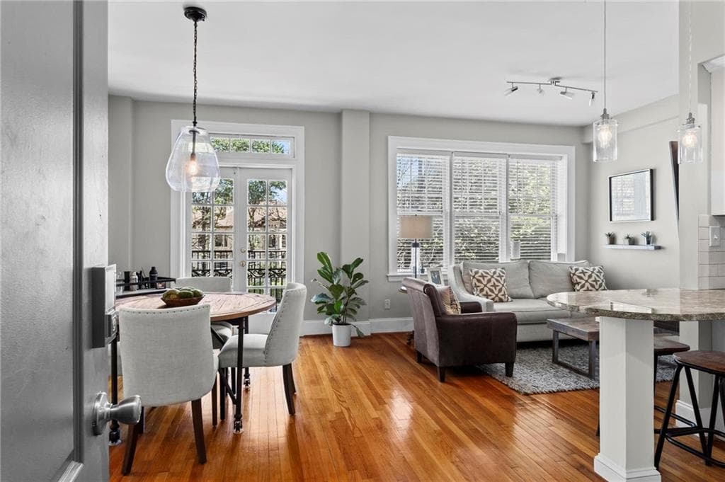1 bedroom, 1 bathroom, 715 sq ft condominium for sale at 908 Juniper Street 207, Atlanta, GA 30309 — photo 4
