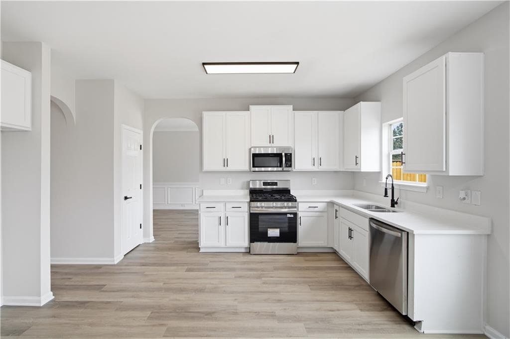 6 bedroom, 4 bathroom, 3,656 sq ft single family residence under contract at 3538 Cragstone Road, Stonecrest, GA 30038 — photo 6