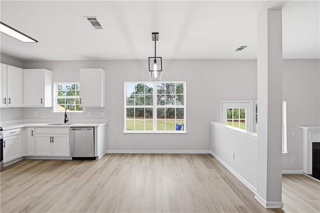 6 bedroom, 4 bathroom, 3,656 sq ft single family residence under contract at 3538 Cragstone Road, Stonecrest, GA 30038 — photo 8