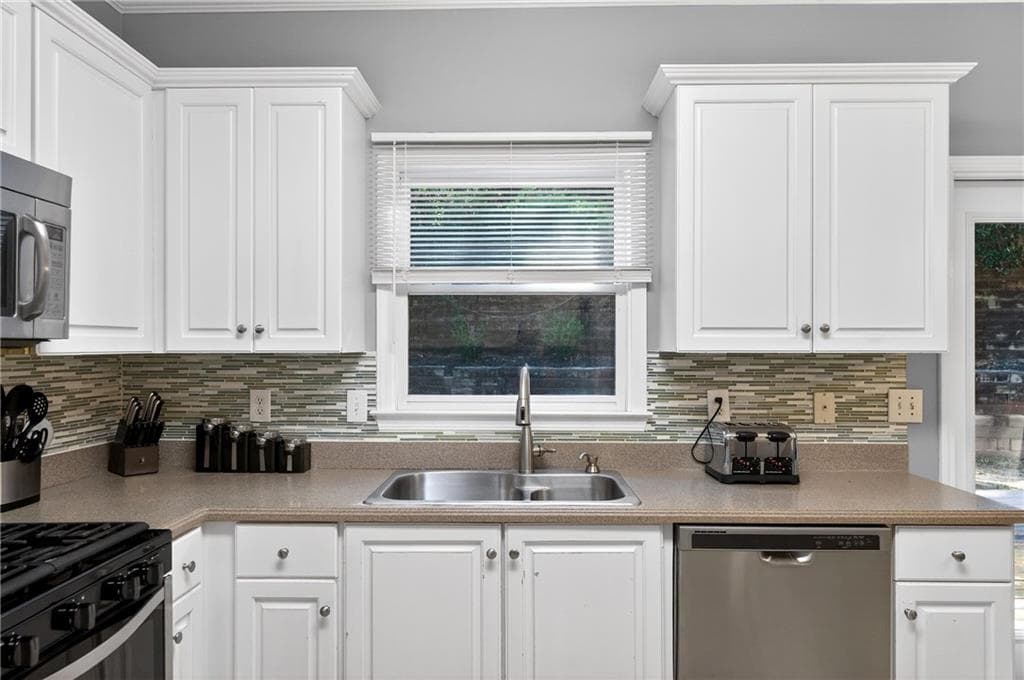 4 bedroom, 3 bathroom, 2,437 sq ft single family residence for sale at 4170 Havenwood Court, Kennesaw, GA 30144 — photo 8
