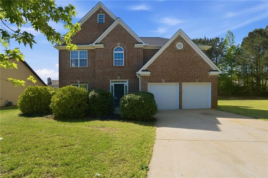 3 bedroom, 3 bathroom, 2,237 sq ft single family residence for sale at 9217 Altridge Drive, Locust Grove, GA 30248